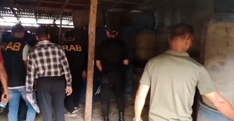 বরগুনায় অবৈধভাবে মজুত ৩৭ হাজার লিটার ভোজ্যতেল উদ্ধার