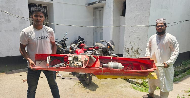 জেলেদের জালে উঠে এলো রহস্যময় যান্ত্রিক বস্তু, মিসাইল ভেবে আতঙ্ক