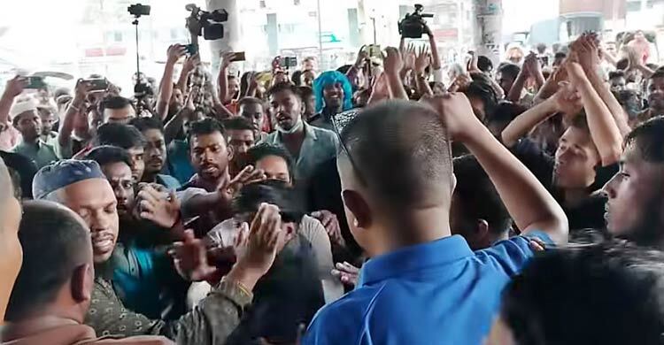 শেবাচিমে অনশনকারীদের মারধর করে বের করে দিলেন কর্মচারীরা