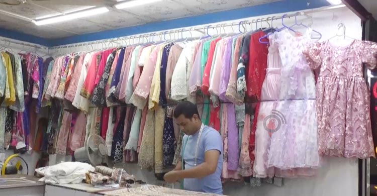 দর্জিপাড়ায় ব্যস্ততা, নির্ঘুম রাত কাটছে কারিগরদের