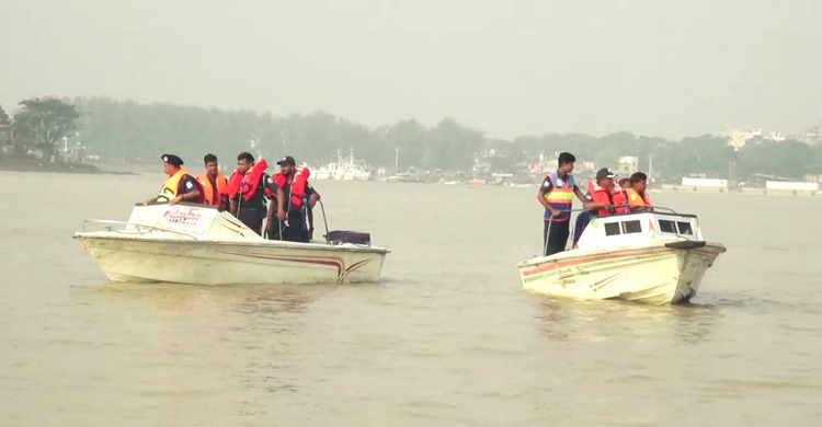নিষেধাজ্ঞা অমান্য করে ইলিশ ধরায় ১৮ জেলের কারাদণ্ড