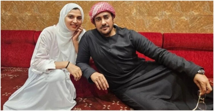 ছেলেকে নিয়ে ওমরাহ পালনে গেলেন বর্ষা, যাননি অনন্ত