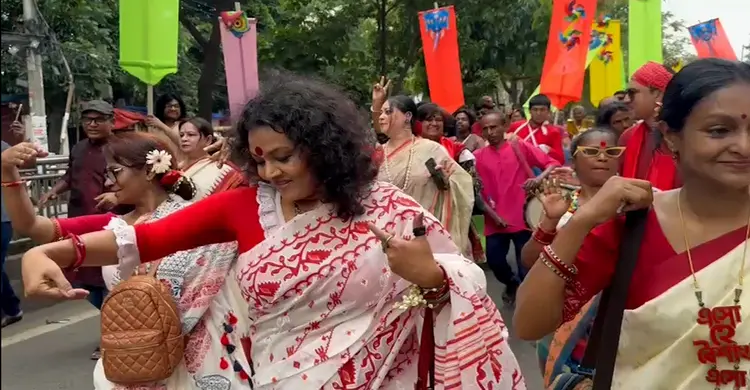 নাচে-গানে বর্ষবরণে মেতেছেন সকলে