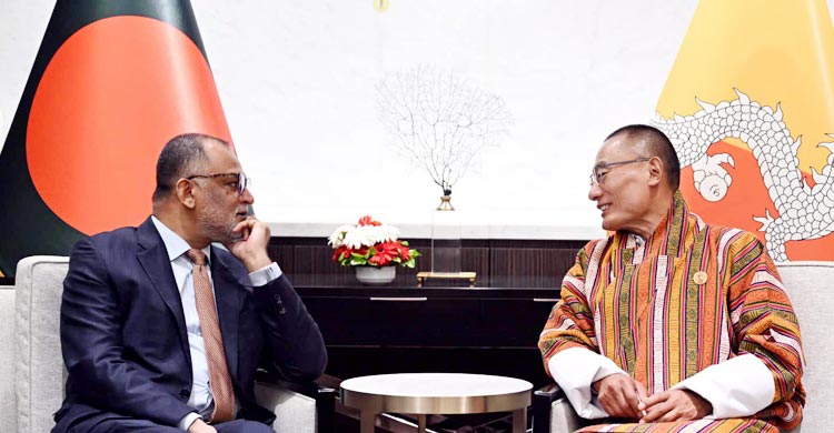 অন্তর্বর্তী সরকারের বাণিজ্য উপদেষ্টা শেখ বশিরউদ্দীন সফররত ভুটানের প্রধানমন্ত্রী শেরিং তোবগের সঙ্গে সাক্ষাৎ করেছেন। শনিবার (২২ নভেম্বর) রাজধানীর একটি হোটেলে এই সাক্ষাৎ হয়
