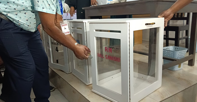 সবাইকে দেখিয়ে সিলগালা করা হলো রাকসুর ব্যালট বাক্স
