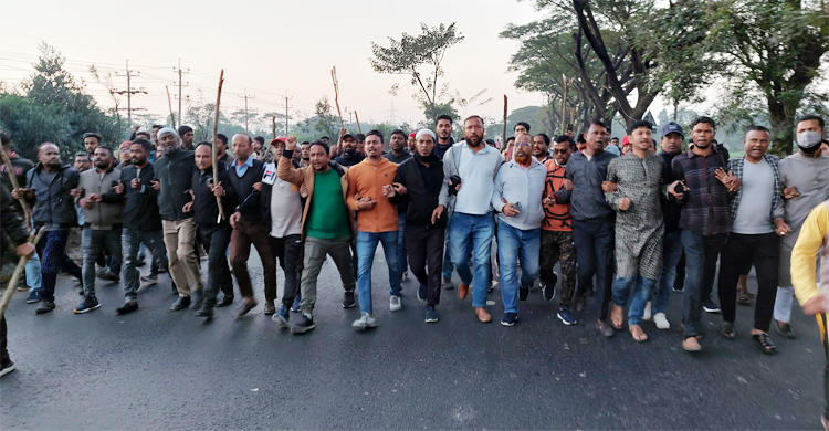 হরতালের সমর্থনে ঢাকা-চট্রগ্রাম মহাসড়কে বিএনপির লাঠি মিছিল