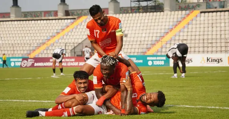 কিংস-ফর্টিসের জয়ে শিরোপার ত্রিমুখী লড়াই