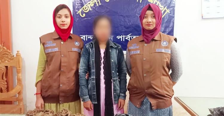 বান্দরবানে গাঁজাসহ তরুণী আটক