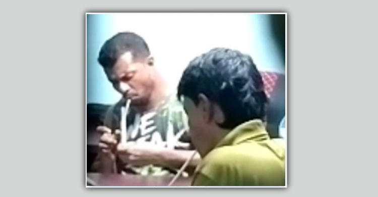 নানার ঘরে মামা-ভাগনের ইয়াবা সেবন, ভিডিও ভাইরাল