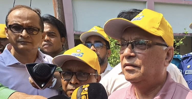 আমি মুক্তিযোদ্ধা, সেফ এক্সিট আমার জন্য নয়: উপদেষ্টা ফারুক ই আজম