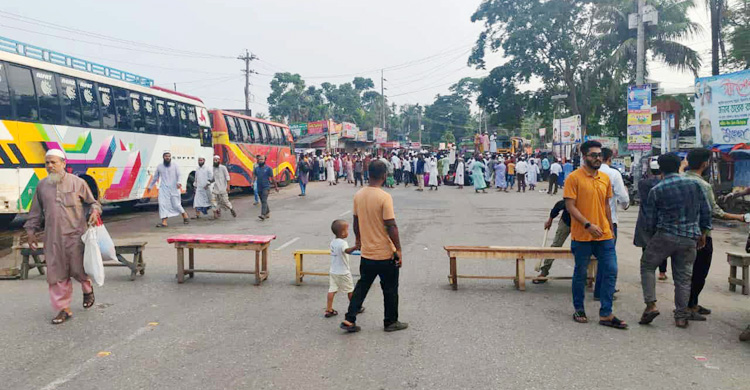  গ্রেফতার দাবিতে থানা ঘেরাও-সড়ক অবরোধ