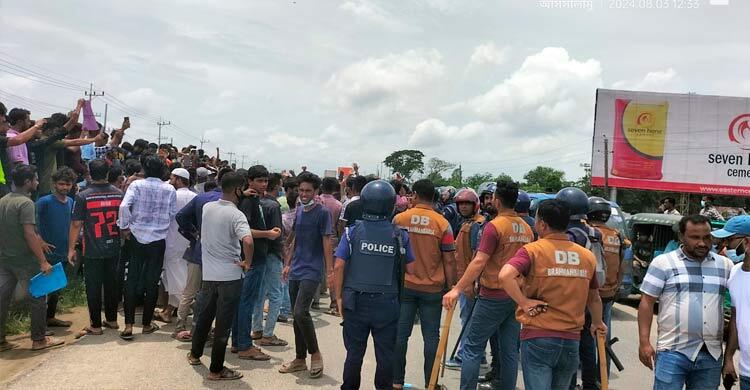 ব্রাহ্মণবাড়িয়ায় বিভিন্ন স্থানে শিক্ষার্থীদের বিক্ষোভ