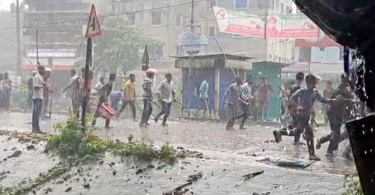 হজ যাত্রীর লাগেজ হারানো নিয়ে দুই গ্রামবাসীর সংঘর্ষ