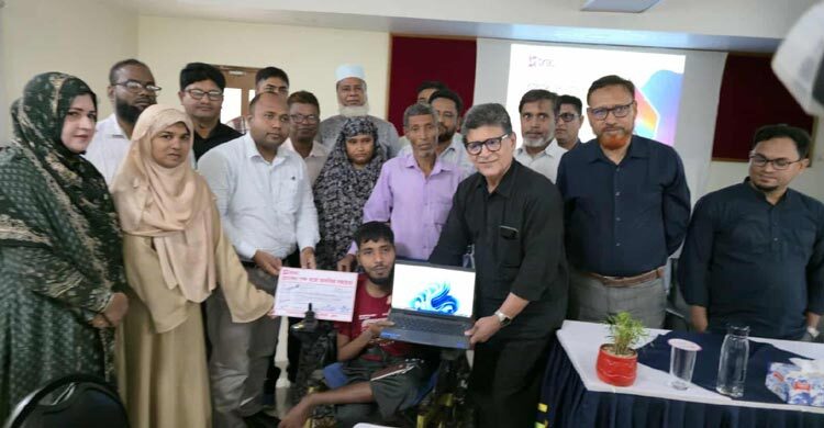 আর্থিক সহায়তা ঘুরে দাঁড়ানোর স্বপ্ন দেখছেন প্রতিবন্ধী যুবক এলাহী
