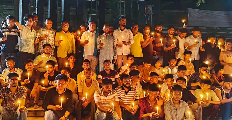 মোম জ্বেলে ব্রাহ্মণবাড়িয়ায় জুলাই শহীদদের স্মরণ