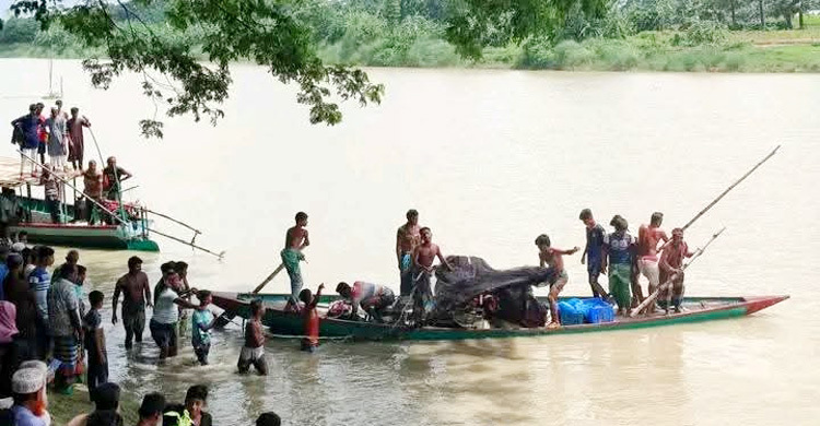 নৌকা ডুবে দুই শিক্ষার্থী নিখোঁজ, একজনের মরদেহ উদ্ধার