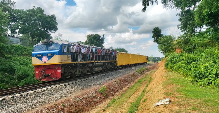 আখাউড়া-আগরতলা রেলপথে চললো পরীক্ষামূলক ট্রেন