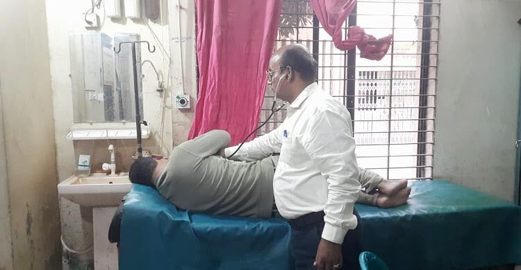 লাগেজ স্ক্যানিং করতে চাওয়ায় কাস্টমস কর্মকর্তার ওপর হামলা