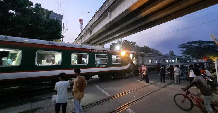 ব্রাহ্মণবাড়িয়ায় চলন্ত অবস্থায় ছিঁড়ে গেলো ট্রেনের হোস পাইপ