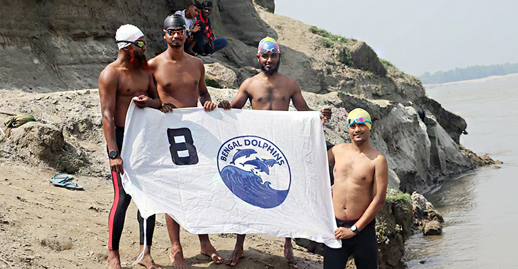 ব্রহ্মপুত্রে ব্যতিক্রমী সাঁতার প্রতিযোগিতা