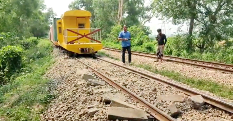 লাইন বেঁকে ট্রেনের বগি লাইনচ্যুতের ঘটনা তদন্তে কমিটি