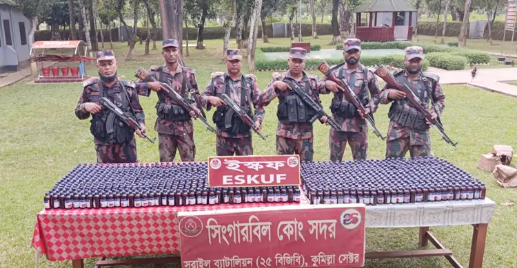 বিজিবির ধাওয়ায় পালালো চোরাকারবারিরা, মিললো ৯৫৮ বোতল স্কাফ