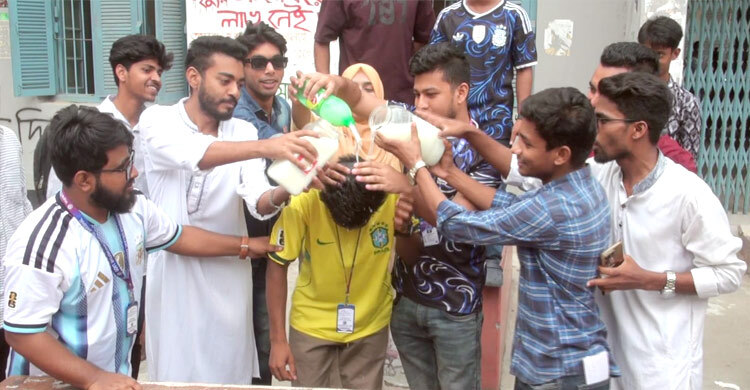 বান্ধবীর কথায় অনুপ্রাণিত হয়ে দুধ দিয়ে গোসল করে ব্রাজিল ত্যাগ