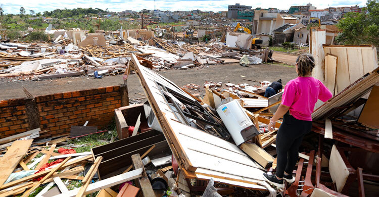 6 killed as tornado devastates southern Brazilian town