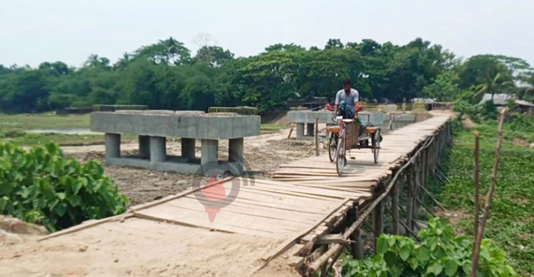 সময় শেষ হলেও বাকি সেতুর অর্ধেক কাজ, বর্ষায় ভোগান্তি