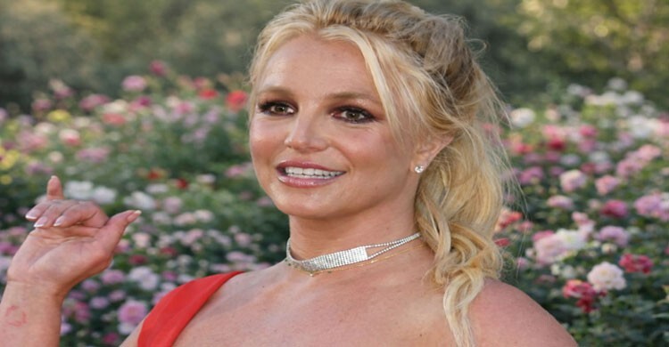 মাদকাসক্ত অবস্থায় গাড়ি চালানোর অভিযোগে গায়িকা গ্রেফতার