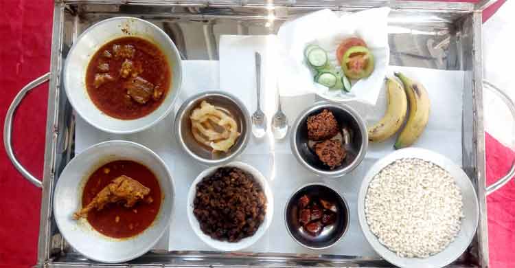 বঙ্গবন্ধুর জন্মদিনে ১১০০ কারাবন্দীকে খাবার দিলেন গণপূর্ত মন্ত্রী