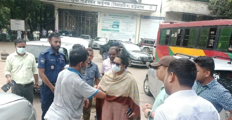 চট্টগ্রামে বিআরটিএ কার্যালয়ে অভিযান, দুই দালালের কারাদণ্ড