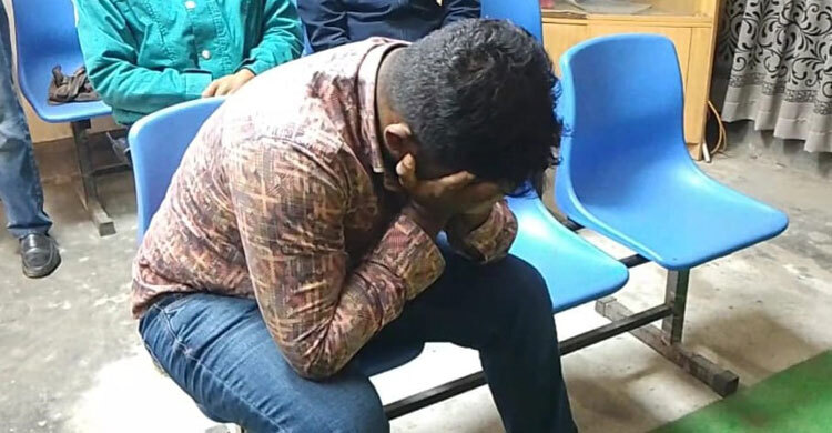 রাবির ভর্তি পরীক্ষা: বেরোবি কেন্দ্রে ডিভাইসসহ পরীক্ষার্থী আটক