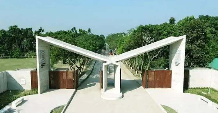 বেরোবিতে চুরির হিড়িক, বাদ যায়নি উপাচার্যের আইপ্যাডও