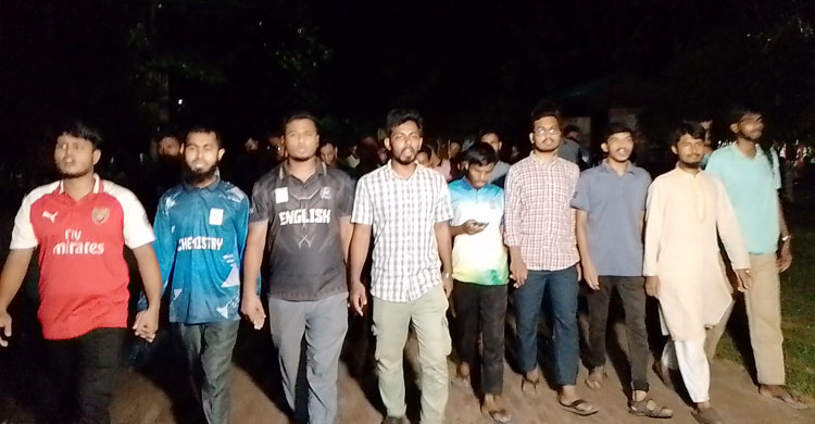 ছাত্র সংসদের দাবিতে অনশনরতদের সঙ্গে সংহতি শিক্ষার্থীদের