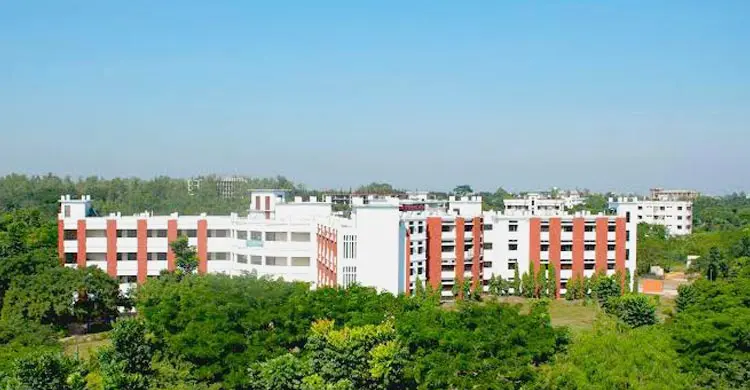ক্যানসার আক্রান্ত রিকশাচালক বাবাকে বাঁচাতে চান বেরোবি ছাত্র কপিল