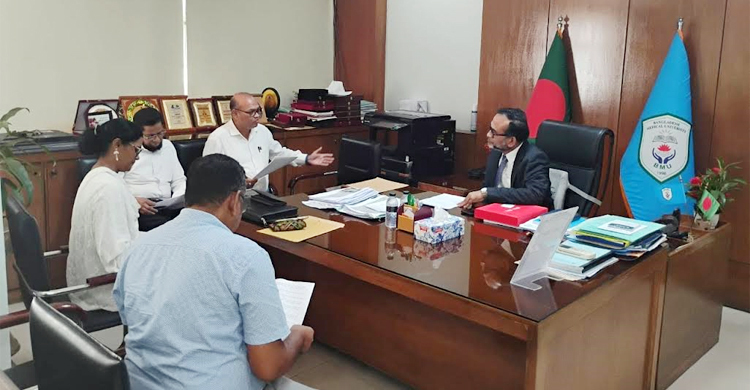 প্রেসক্রিপশনে অনিবন্ধিত ওষুধ লেখা রোধে নীতিমালা প্রণয়নের সুপারিশ