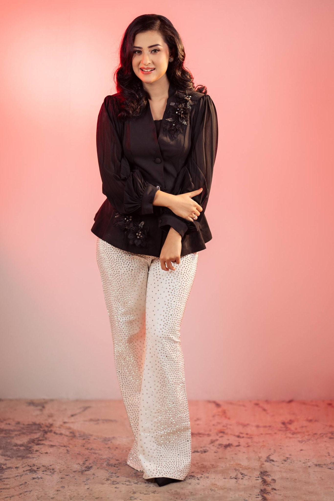 আলোচনা ছাপিয়ে স্টাইলিশ বুবলীর এগিয়ে চলা