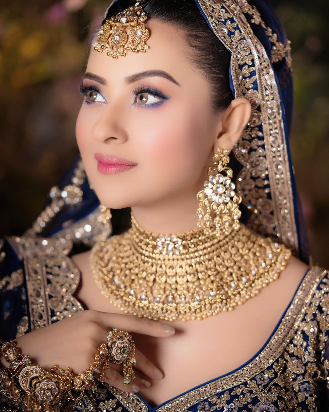 নীল লেহেঙ্গায় যেন রূপকথার রাজকন্যা বুবলী