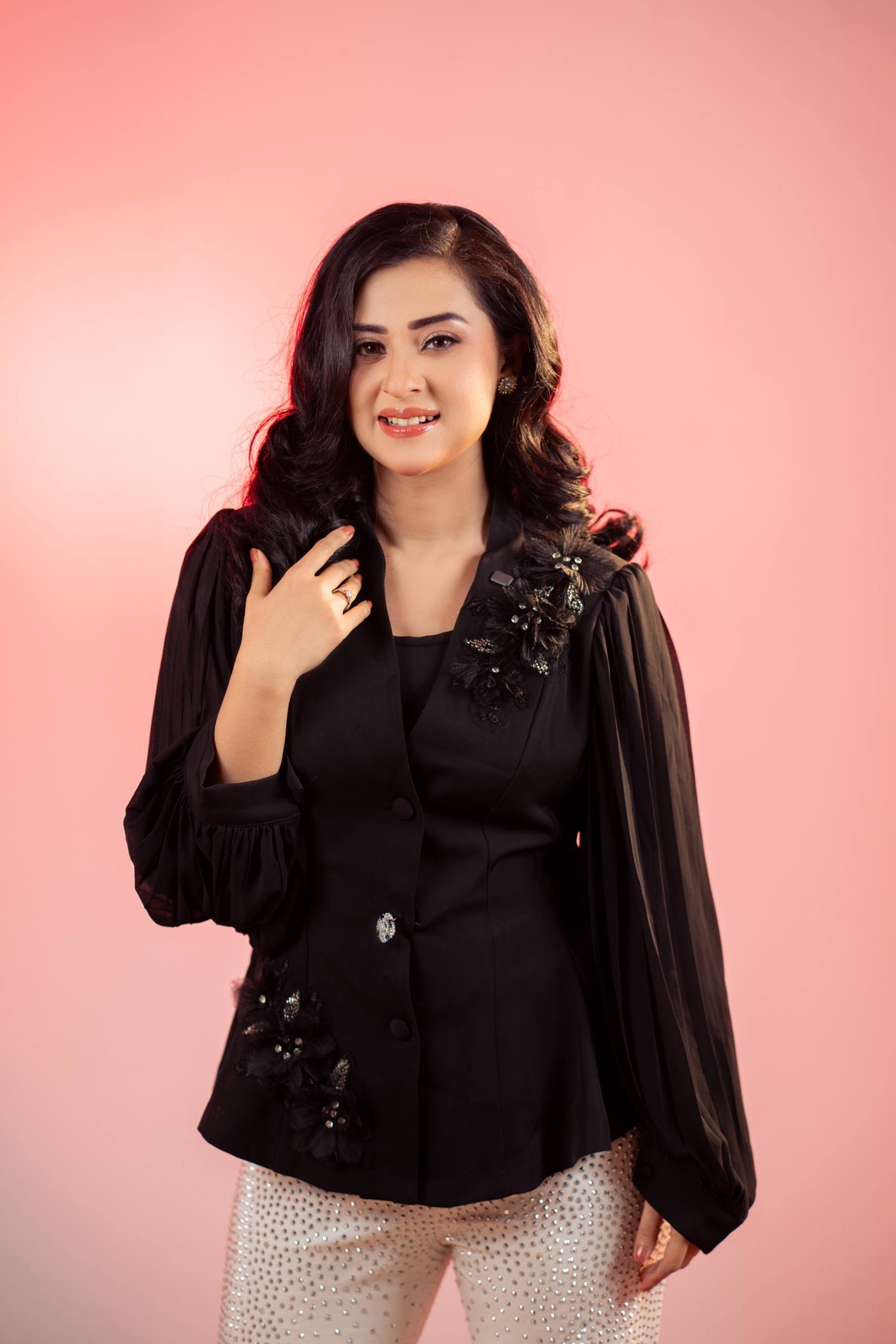 আলোচনা ছাপিয়ে স্টাইলিশ বুবলীর এগিয়ে চলা