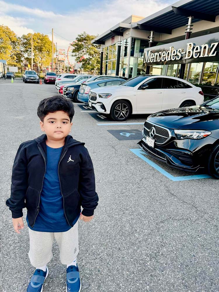 বীরকে নিয়ে গাড়ির শোরুমে বুবলী, লিখলেন আমাদের ছেলে ‘গাড়িপ্রেমী’