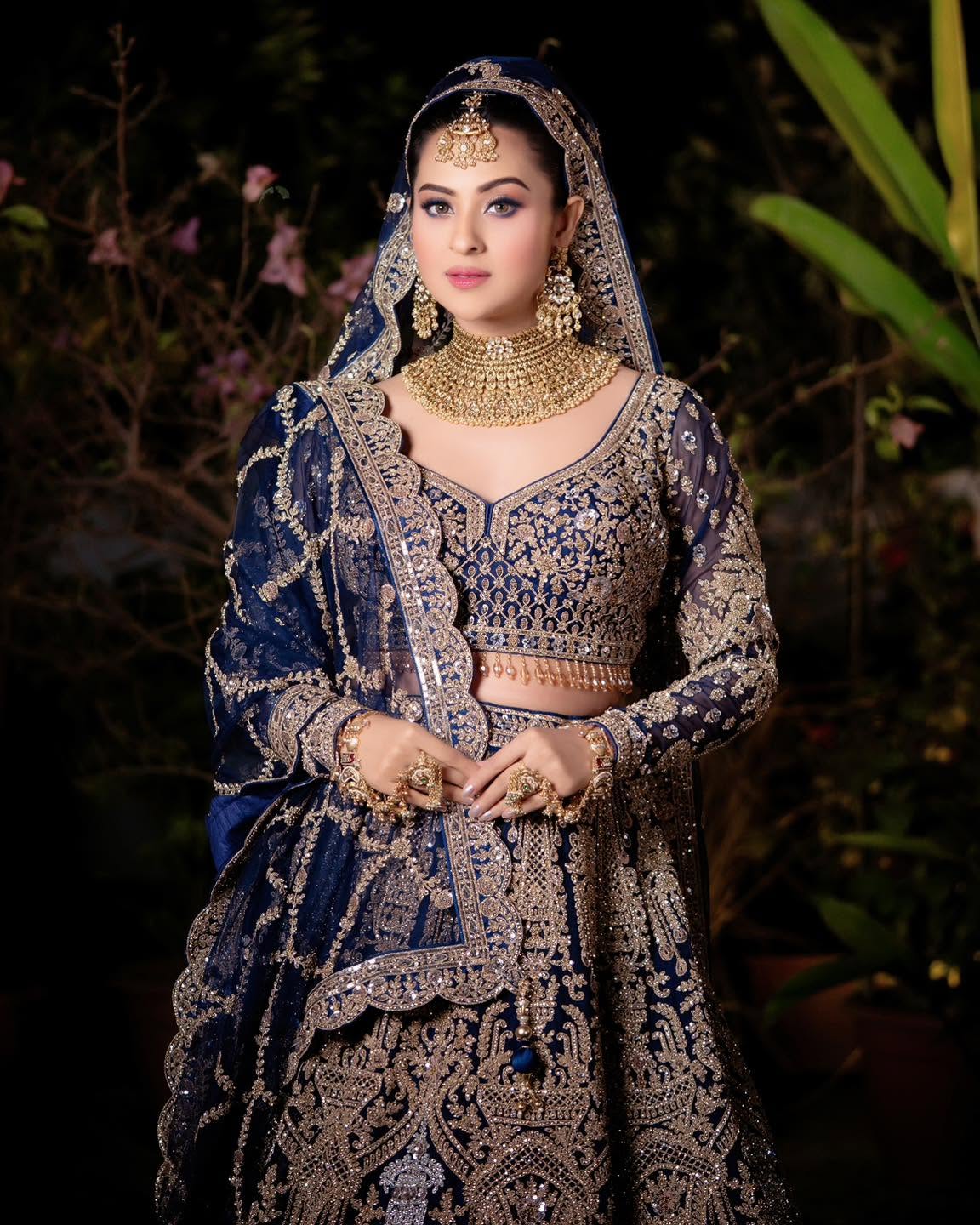 নীল লেহেঙ্গায় যেন রূপকথার রাজকন্যা বুবলী