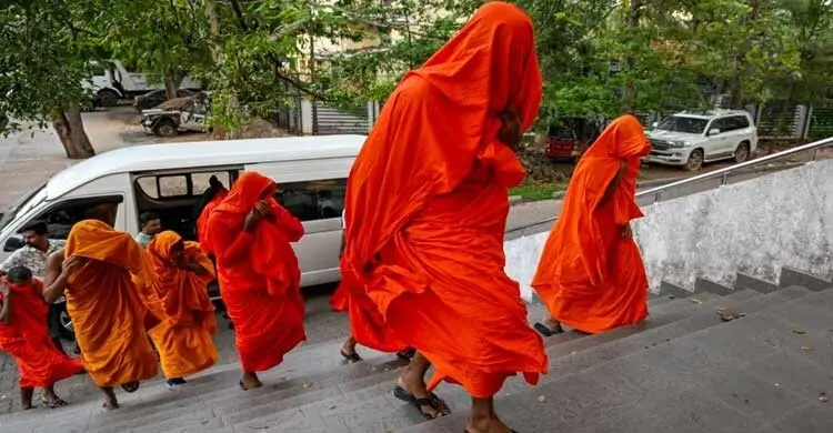 শ্রীলঙ্কায় ১১০ কেজির বেশি গাঁজাসহ ২২ বৌদ্ধ ভিক্ষু আটক