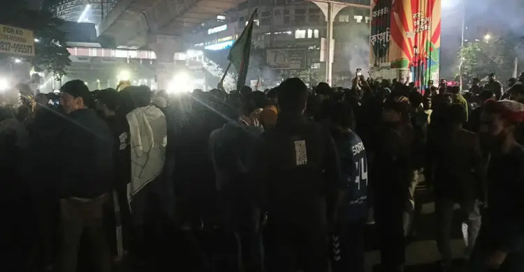 শাহবাগে ছাত্র-জনতার সঙ্গে যোগ দিলো বুয়েট শিক্ষার্থীরা