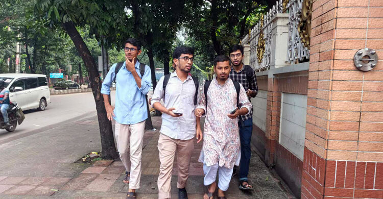 আন্দোলনে পুলিশি হামলা নিয়ে কথা বলতে ডিএমপিতে বুয়েট শিক্ষার্থীরা