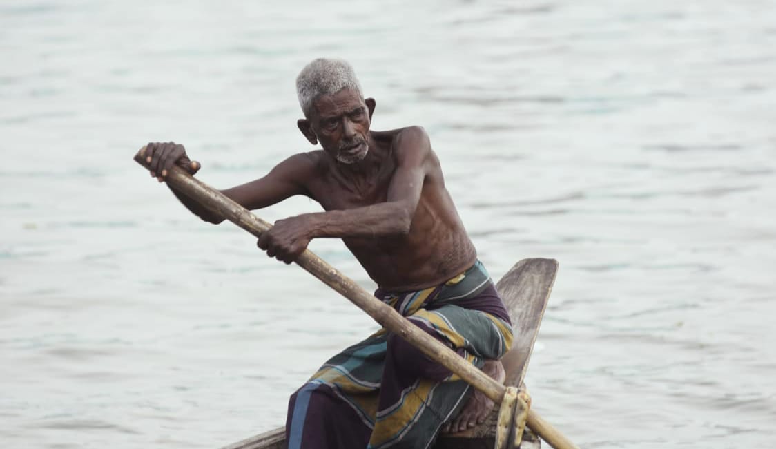 বর্ষার ছোঁয়ায় প্রাণ ফিরে পায় বুড়িগঙ্গা
