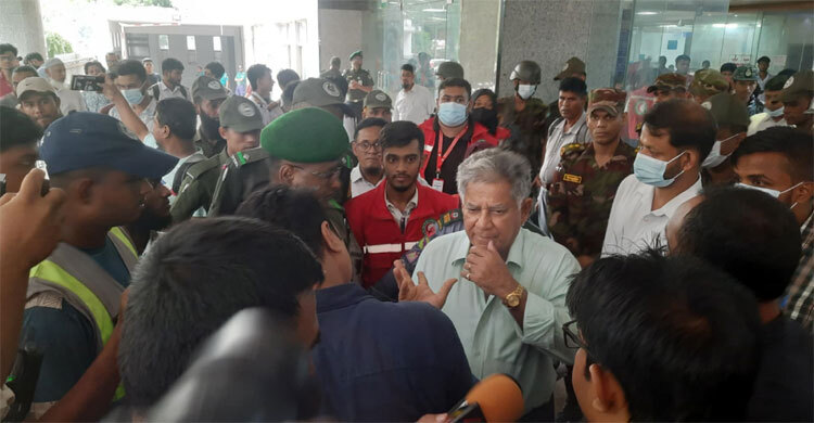 সরকার যা যা দরকার সব করবে: শ্রম উপদেষ্টা সাখাওয়াত