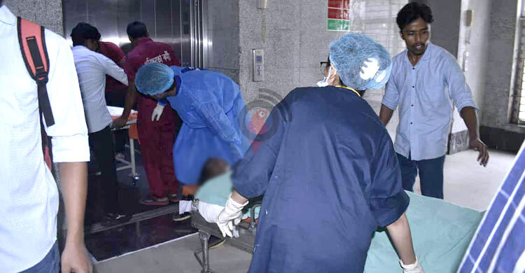 বিমান বিধ্বস্ত: একের পর এক অ্যাম্বুলেন্স আসছে বার্ন ইনস্টিটিউটে