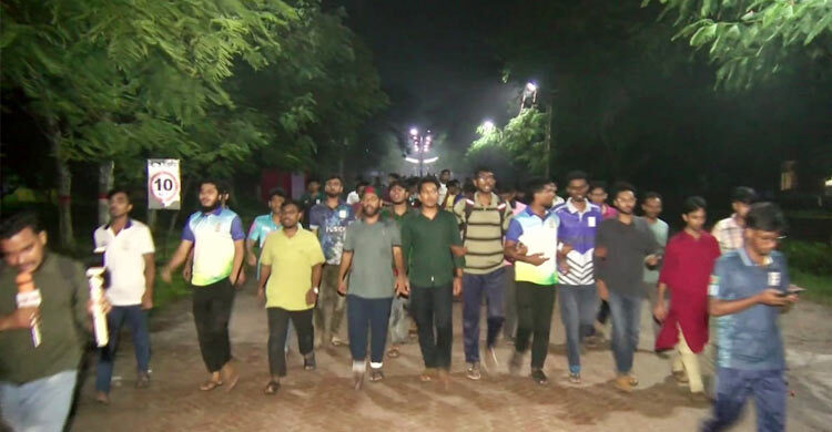 বেরোবির দেওয়ালে জয় বাংলা-শেখ হাসিনা ফিরবে, মধ্যরাতে বিক্ষোভ