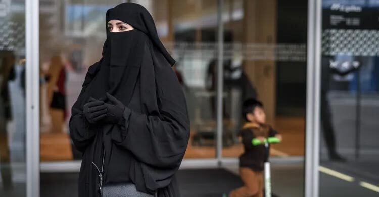 Swiss parliament approves ban on burqas, sets fine for violators